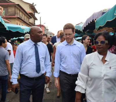 Le ministre David AMIEL en visite dans le centre-ville de Cayenne